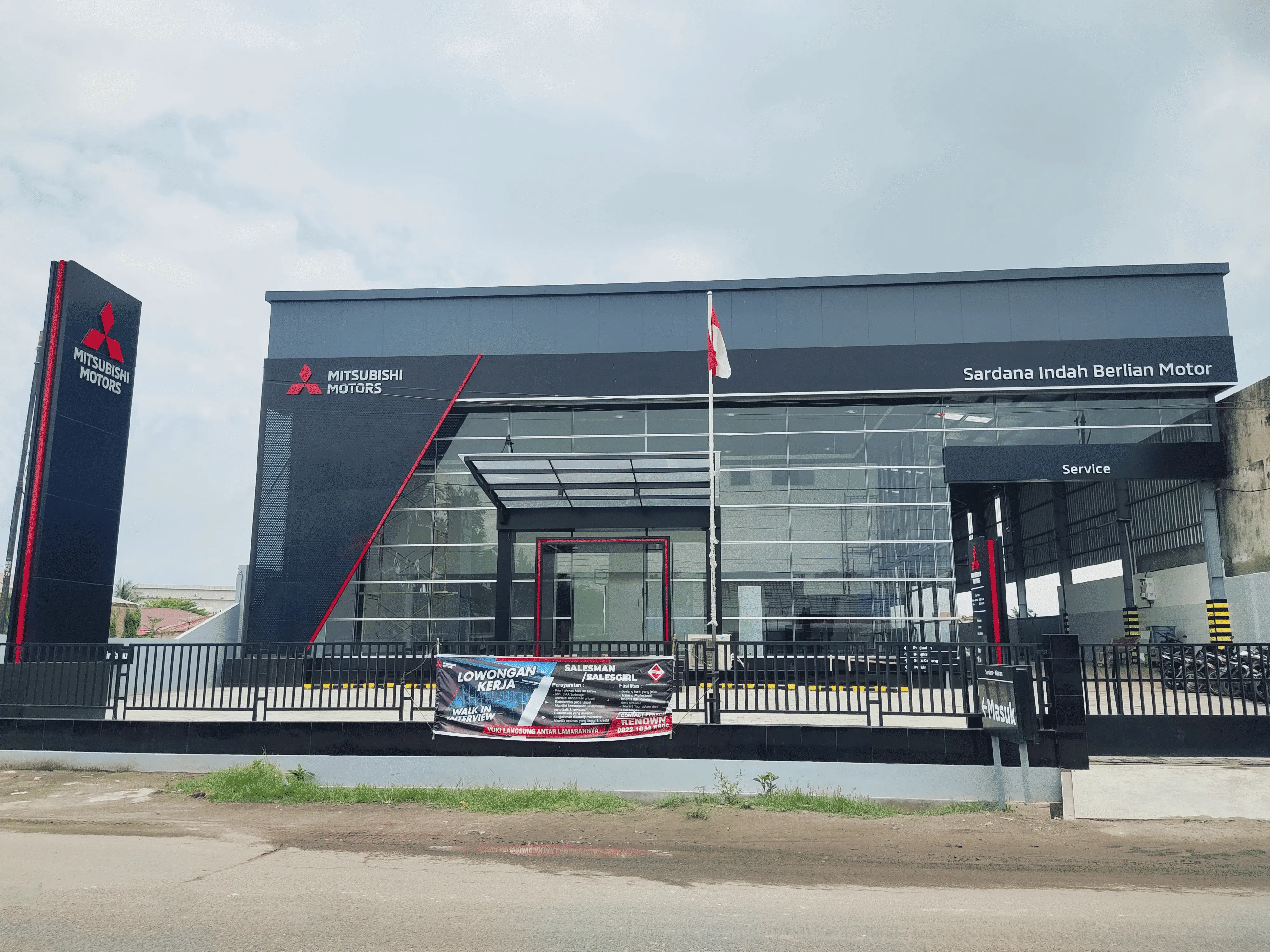 Gedung Mitsubishi Sardana Kisaran